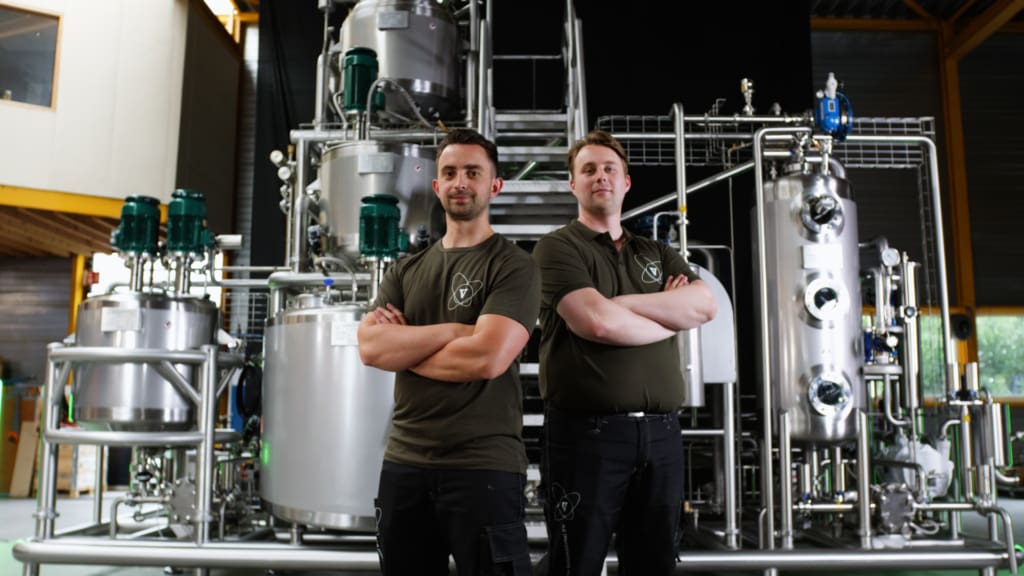 Peter and Mark Meijburg in front of a VomaDISS continuous cooking kitchen